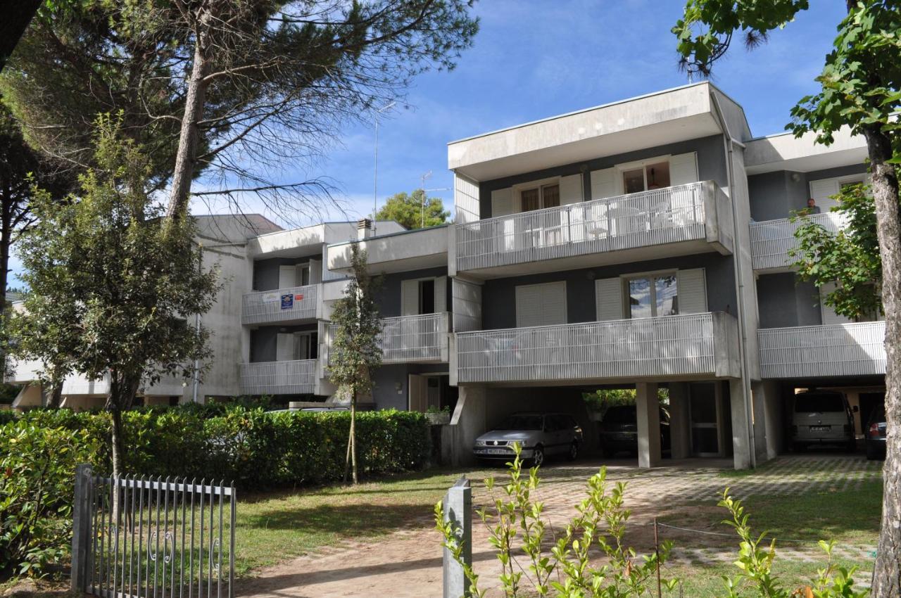 Appartamenti Sirio Via Pesci 6,8,14 Bibione Buitenkant foto