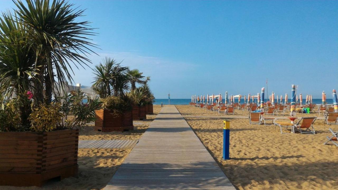 Appartamenti Sirio Via Pesci 6,8,14 Bibione Buitenkant foto